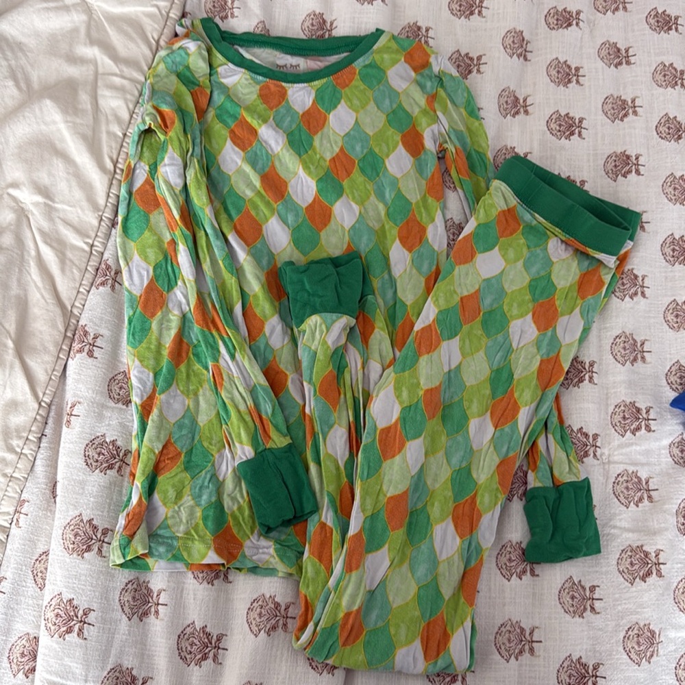 Dragon Scales Two-Piece Bamboo Viscose Pajama Set - 9/10